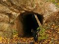 romantick uml jeskyn z 19.stolet vedle kaple na vrchu Kalvrie, foto: jen 2003