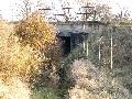 betonov eleznin mostek pes strouhu v Prask ul. na Pclovn, postaven ve 20.letech 20.stol., foto: listopad 2003