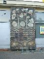 keramick mozaika ze 70.let 20.stol. na budov obchodnho stediska na sdliti Jin pedmst p.960/II v ul.B.Nmcov,  foto: jen 2003